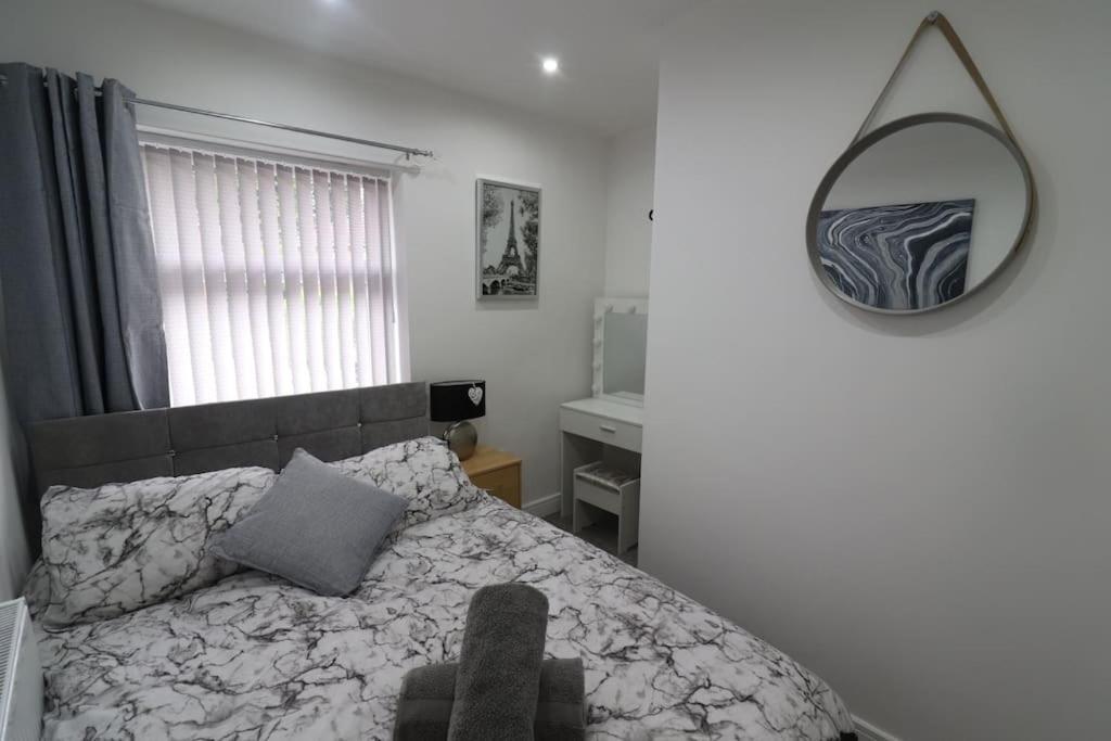 Cosy Two Bedroom First Floor Apartment Birmingham Exterior foto